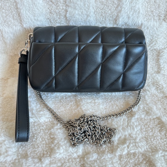 NWOT! Coach CP018 Tabby Crossbody Wristlet With Pillow Quilting In Black/Silver - Picture 4 of 10